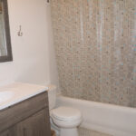 2102 East 5th St. - Duluth apartment - bathroom