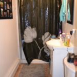 822 East 8th Street - Duluth apartment - bathroom