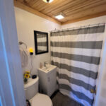 728 East 5th St. - Duluth apartment - bathroom